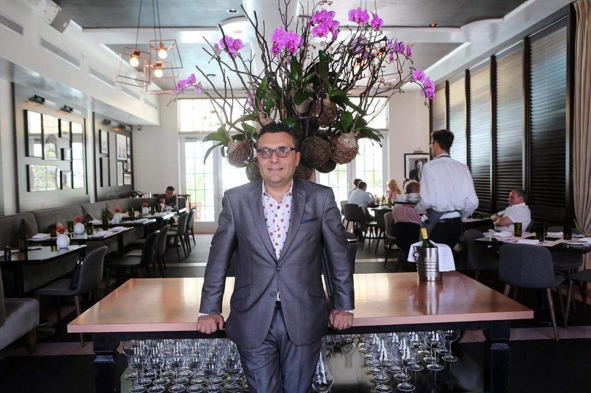 Cyril Amini, Director de Comida y Bebidas, en el Restaurante LT Steak and Seafood del hotel Betsy en Miami Beach.
