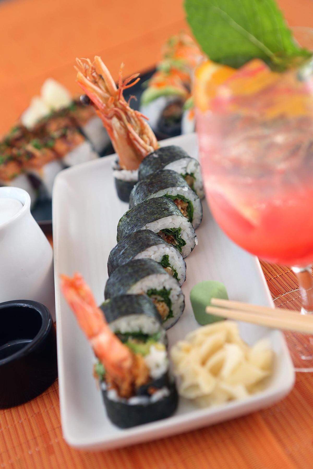 Sushi roll con  camarones macadamia en el restaurante LT Steak and Seafood del Hotel Betsy en Miami Beach.