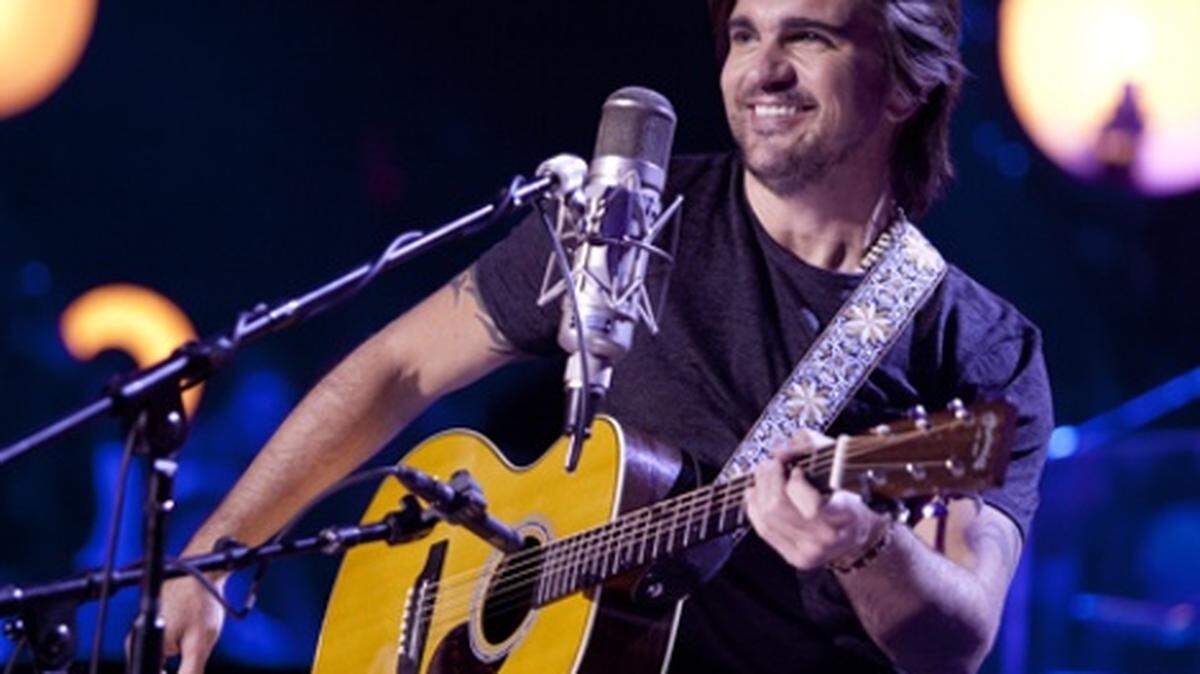 Juanes perfoming at Tr3s: MTV's Unplugged at the New World Center on Miami Beach. Photo: Craig Ambrosio