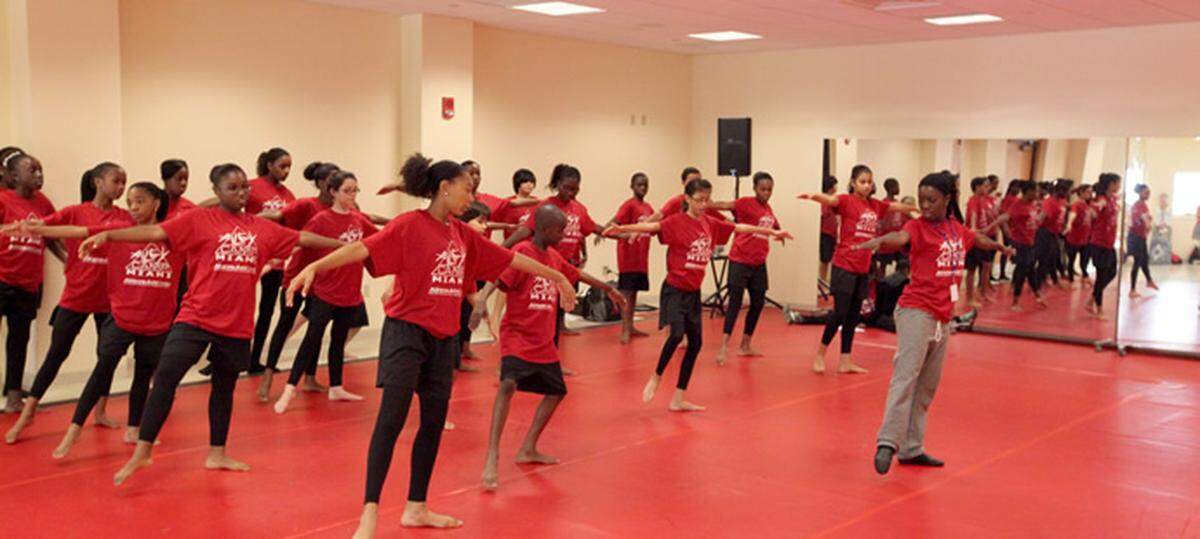 AileyCamp Miami, que celebra su novena temporada, es uno de los mejores programas basados en las artes y las humanidades en el país.