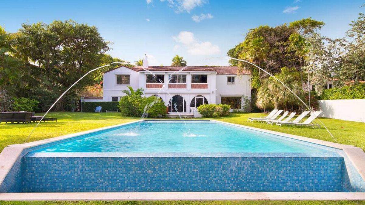 You don't have to own this house to use the pool. You just need to have the right friends.