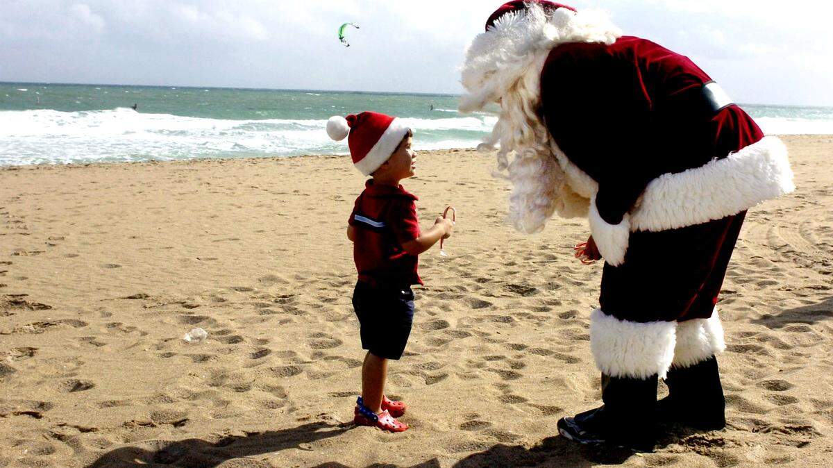 Dear Santa, why are  people so douchey on social media during the holidays?