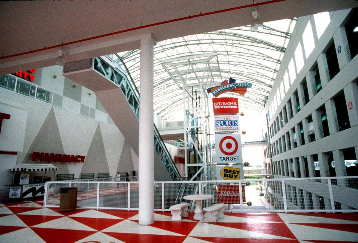 7/22/97 Aurora award-- Robin Bosco Architect &amp; Planners won a 1997 Aurora Award for Dadeland Station, Miami, as best retail project. HO