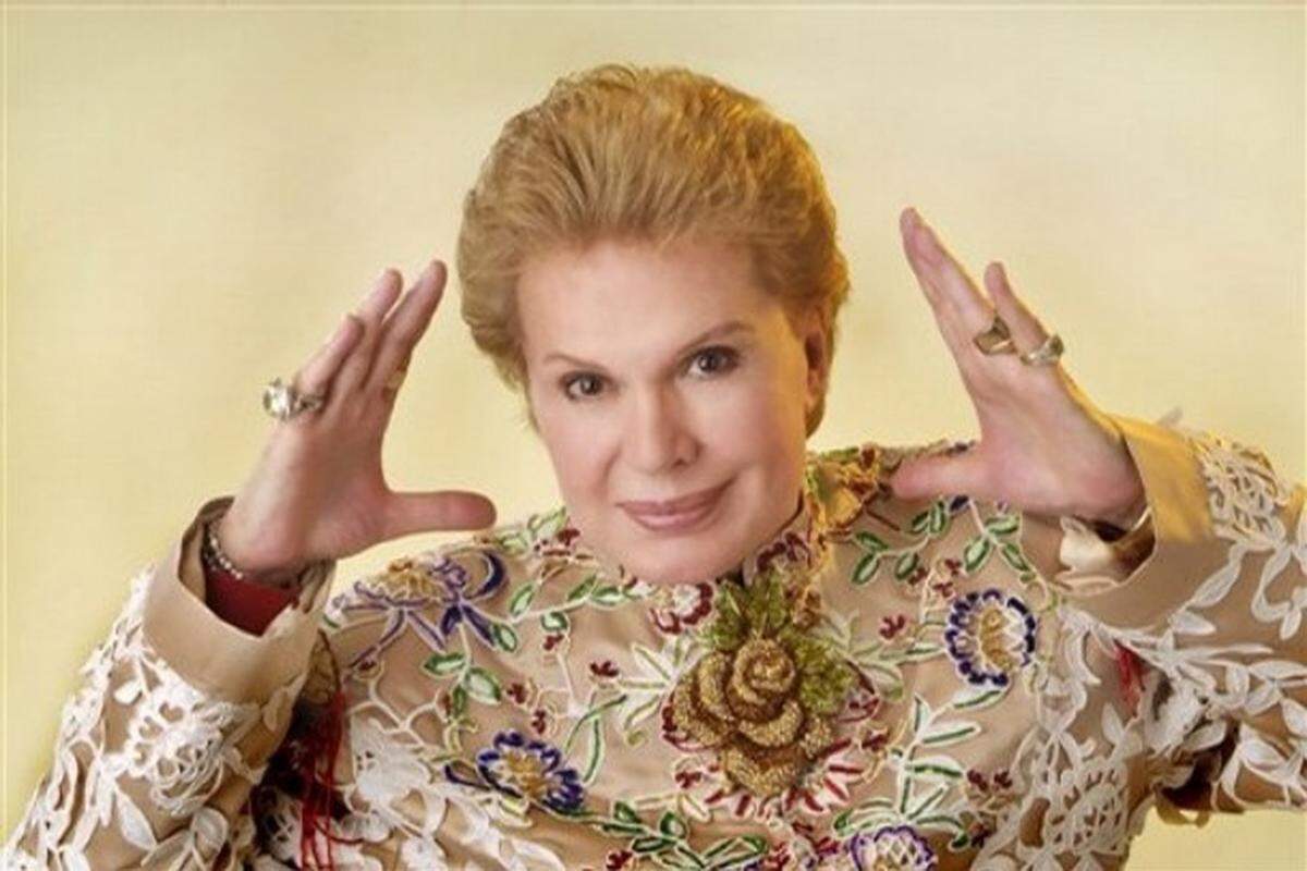 Walter Mercado predicts what will happen in the world for 2019.