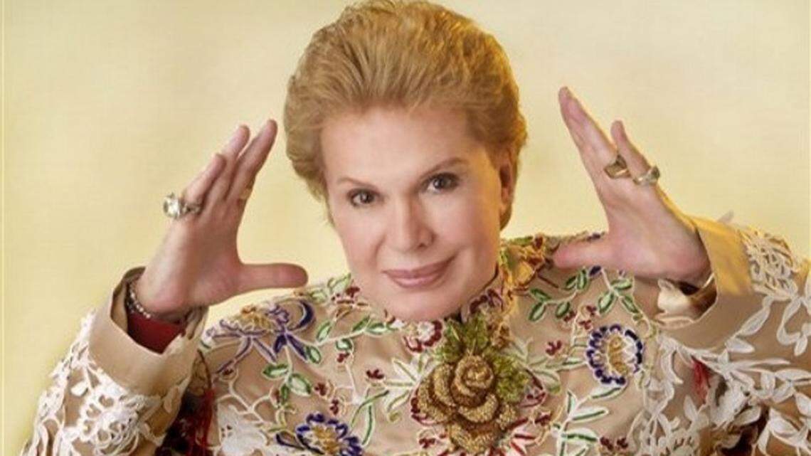 Walter Mercado predicts what will happen in the world for 2019.
