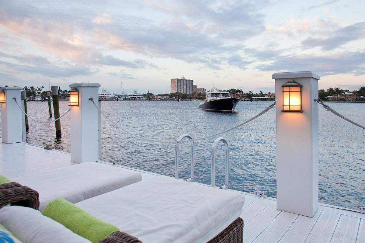 Intracoastal vibes at The Pillars.