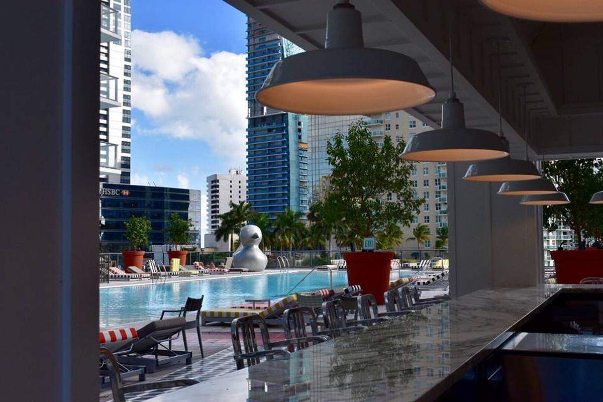 A view of SLS Brickell's swimming pool.