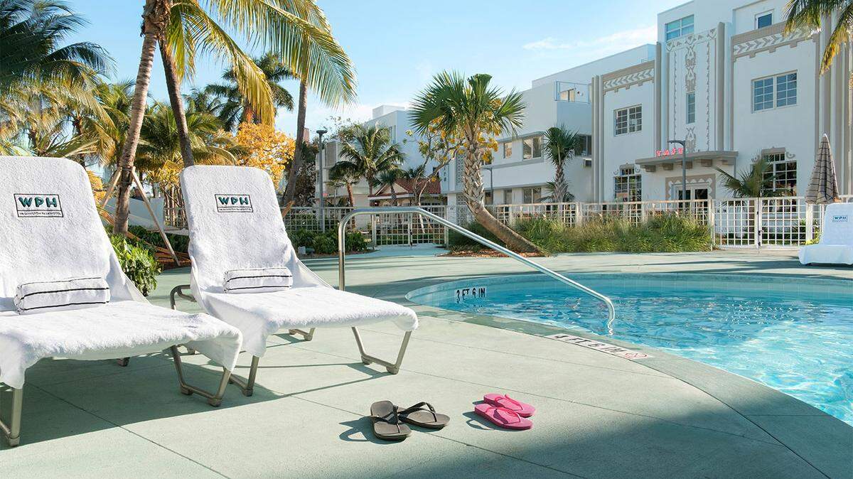 The swimming pool and front yard at Washington Park Hotel.