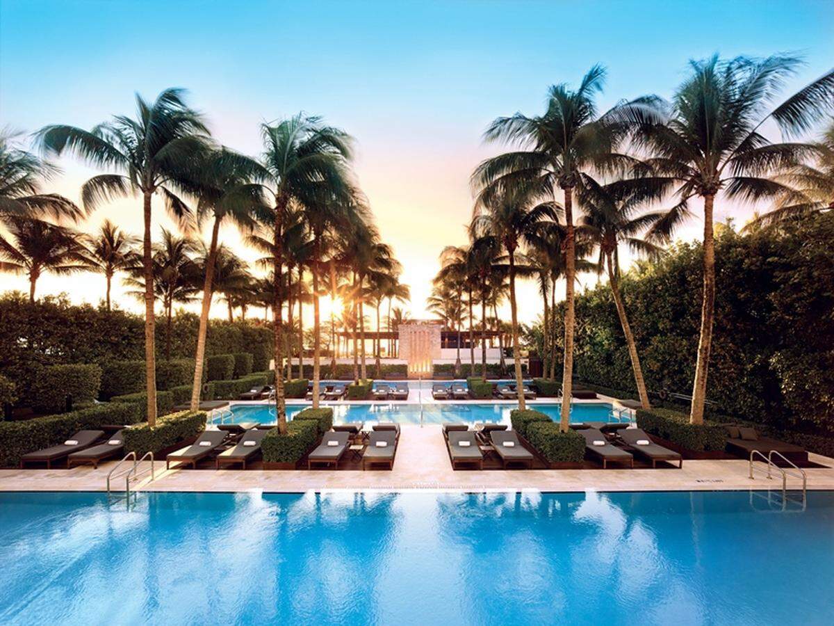 The pool at the Setai