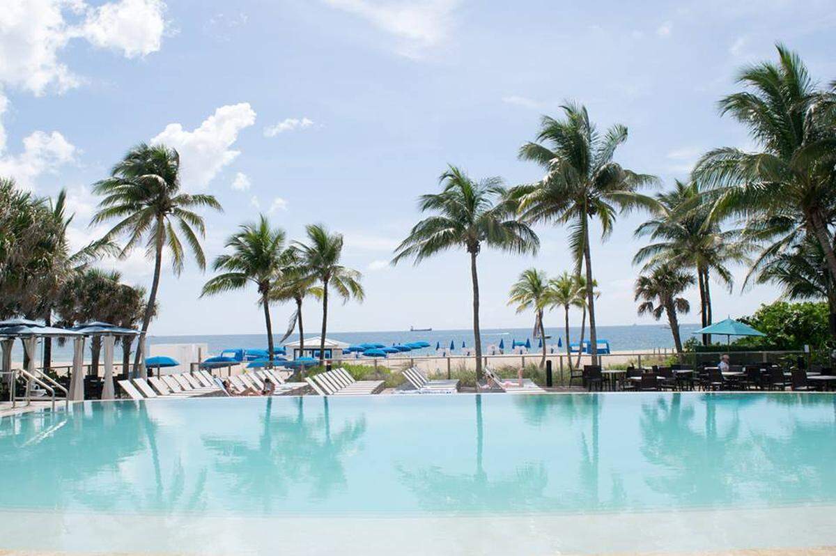 The oceanfront pool at B Ocean.