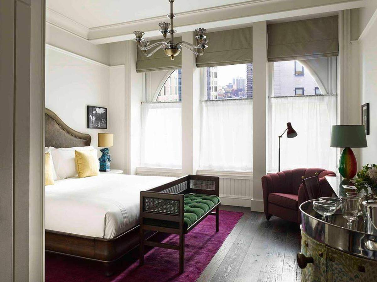 Beekman guest rooms feature Venetian glass chandeliers and jewel-tone accents.