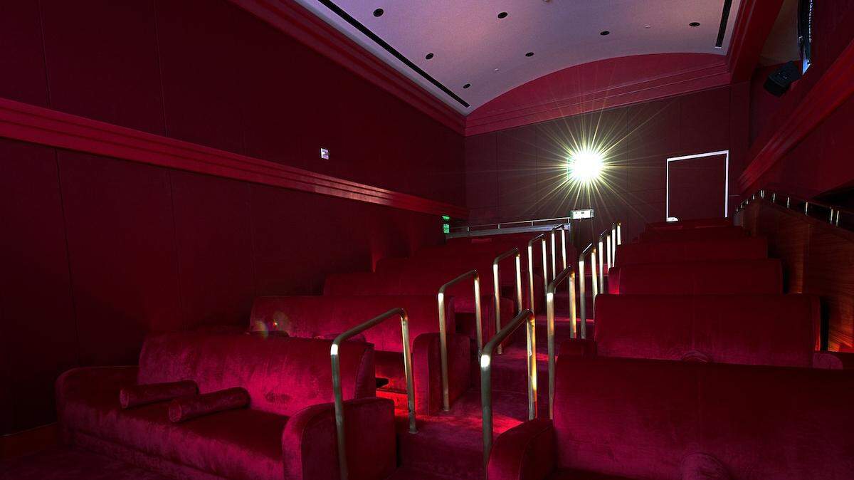 We can definitely get cozy in this red velvet Screening Room.