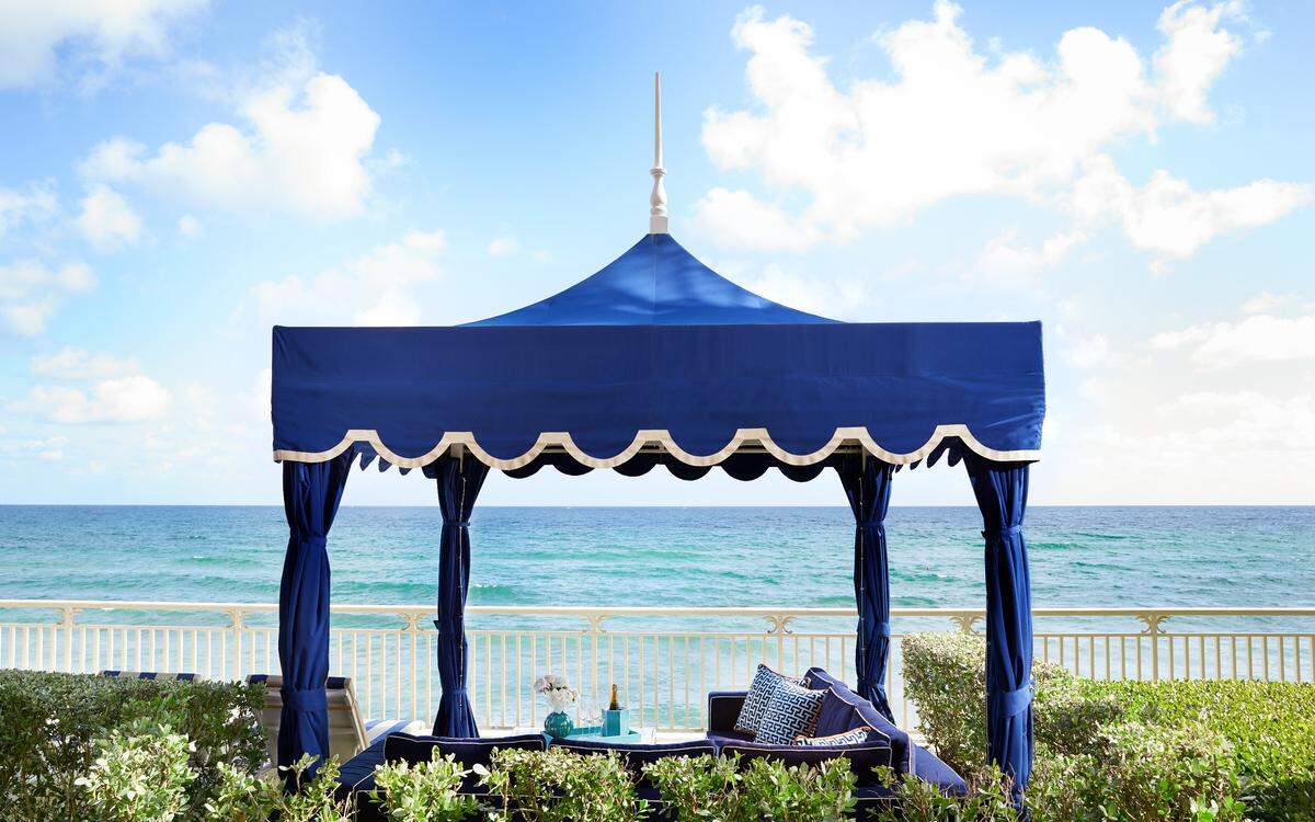 Plan your romantic private cabana dinner at Eau Palm Beach.