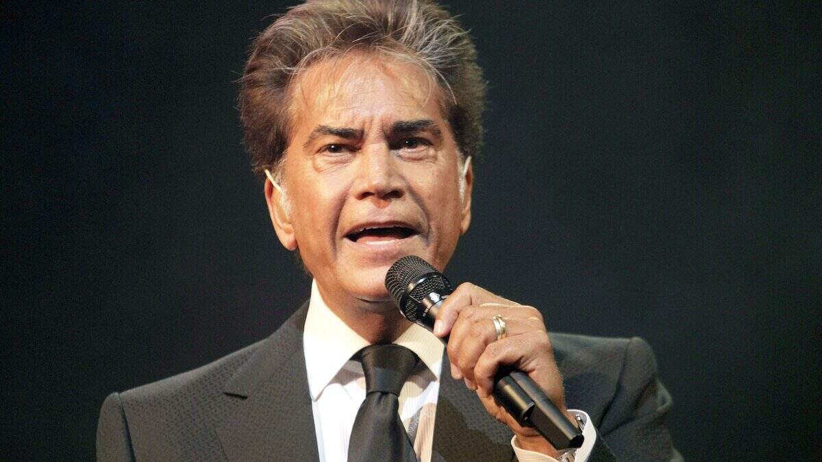 MD72. MADRID, 18/06/2010.- El cantante venezolano José Luis Rodríguez "El Puma" durante el concierto que ha ofrecido esta noche en Madrid dentro de su gira "Inolvidable", con la que celebra sus cuarenta años de carrera musical. EFE/Alberto Martín