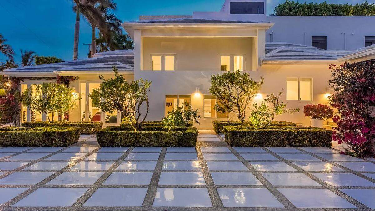 The oceanfront home, located at 3140 North Bay Road, has six bedrooms and 7.5 bathrooms.