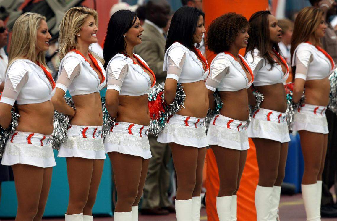 Miami Dolphins cheerleaders at the Chiefs game Sunday Nov 12, 2006.(Photo/Jeffrey Boan)