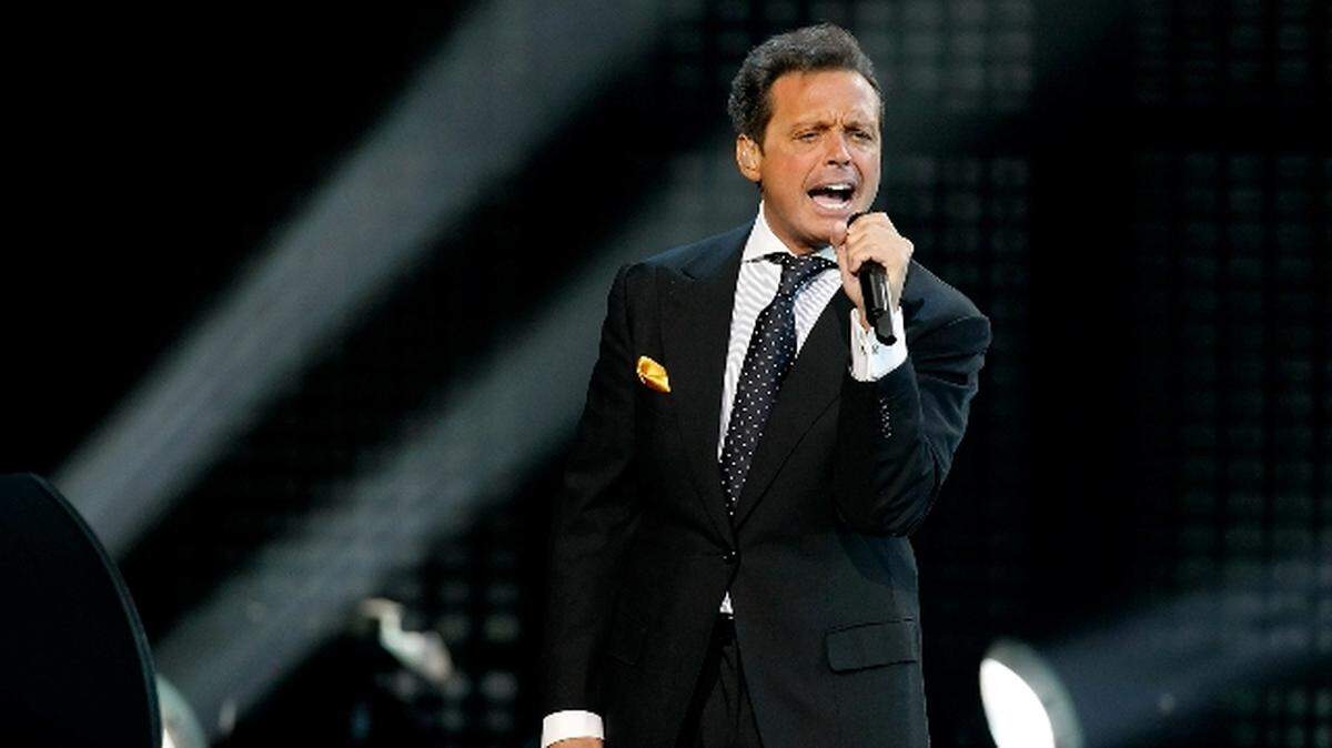 Luis Miguel fue sometido a una operación luego de lastimarse un hombro por causa de una caída.
