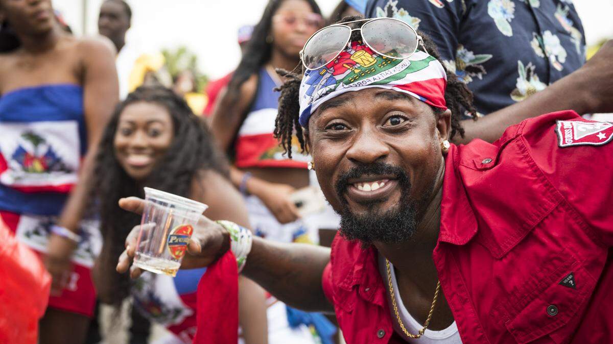 Fans of Haitian music refused to let South Florida’s wet weather prevent them from attending the Haitian Compas Festival Saturday at Mana Wynwood in Miami. The premier showcase for Haitian music and culture in the United States, the festival is celebrating 20 years.