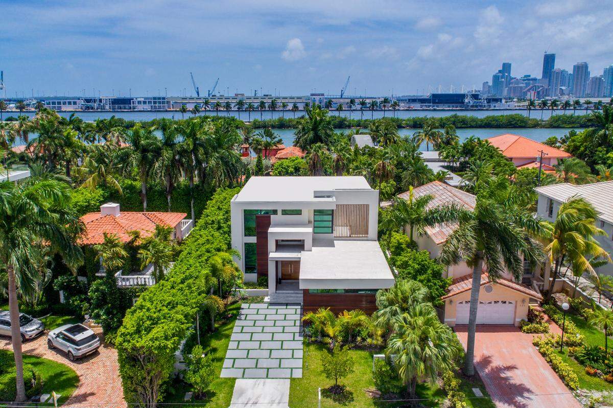 Nice pad, Nicky