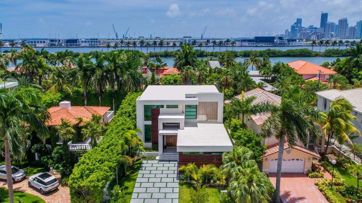 Nice pad, Nicky