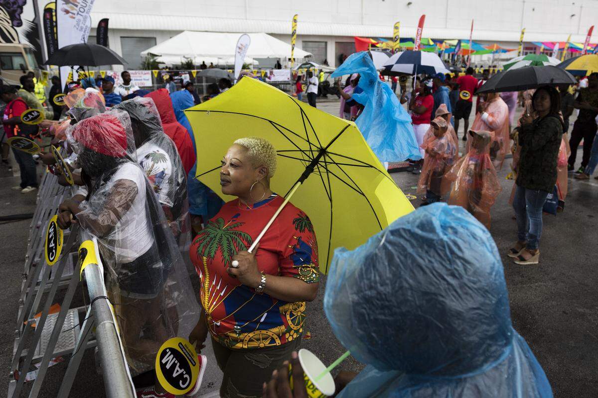 Fans of Haitian music refused to let South Florida’s wet weather prevent them from attending the Haitian Compas Festival Saturday at Mana Wynwood in Miami. The premier showcase for Haitian music and culture in the United States, the festival is celebrating 20 years.