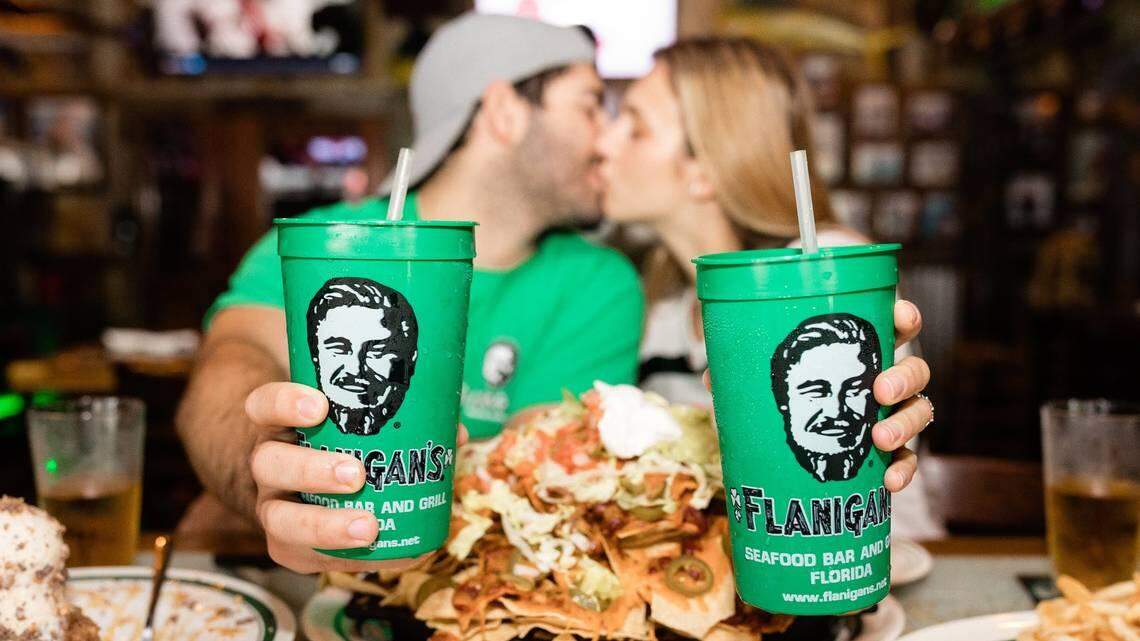 José “Tuto” Moreiras and Elisa Cantero met at a Flanigan’s Seafood Bar and Grill two years ago — so they decided to take their engagement photos there.