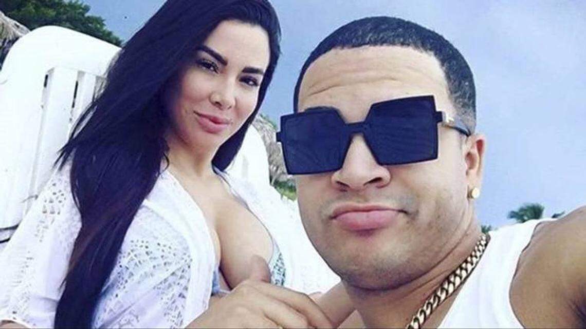 Nayer and Yomil. Looks like the couple is back on.