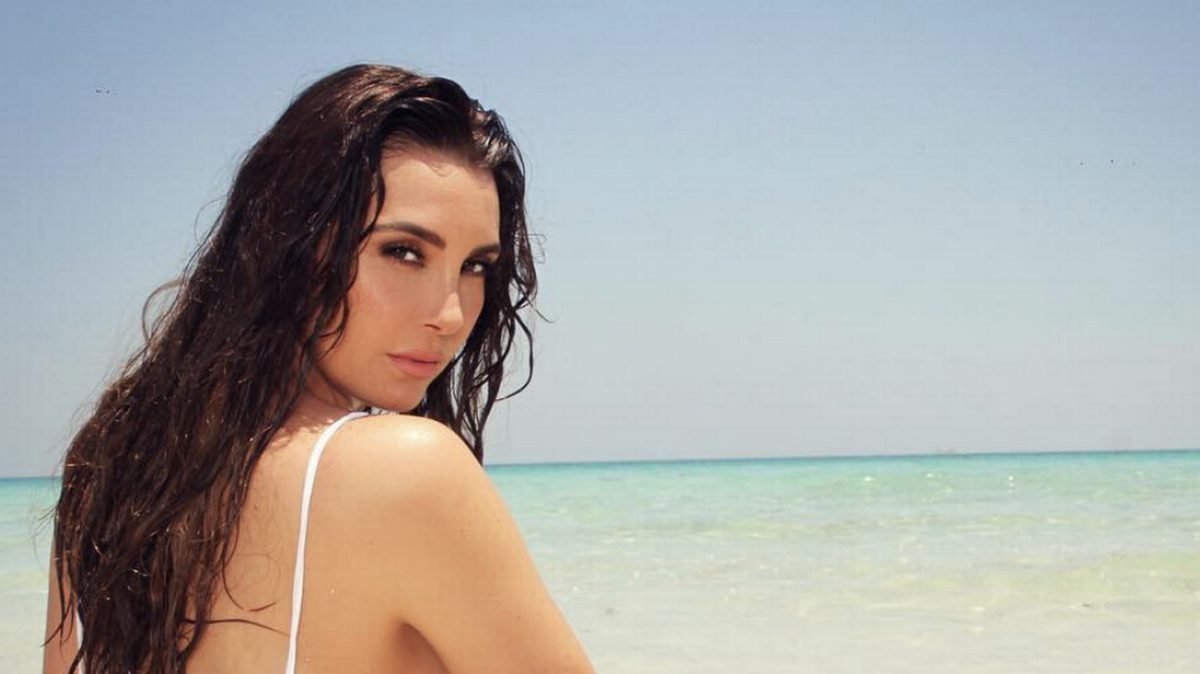 Actress Elizabeth Gutiérrez gets naked on Instagram