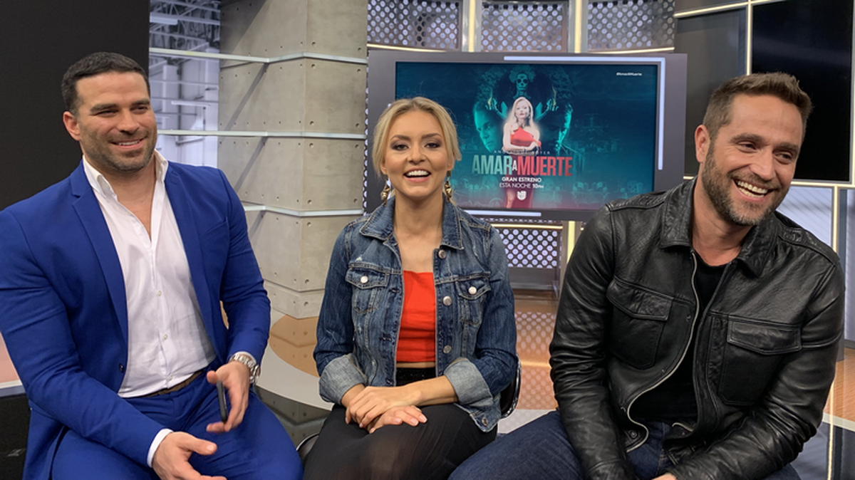 Alejandro Nones (l), Angelique Boyer y Michel Brown.