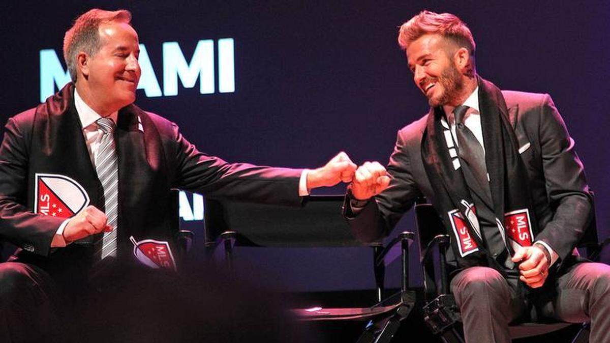 Jorge Mas y David Beckham, socios del Inter Miami, celebran en la presentación del equipo de MLS.
