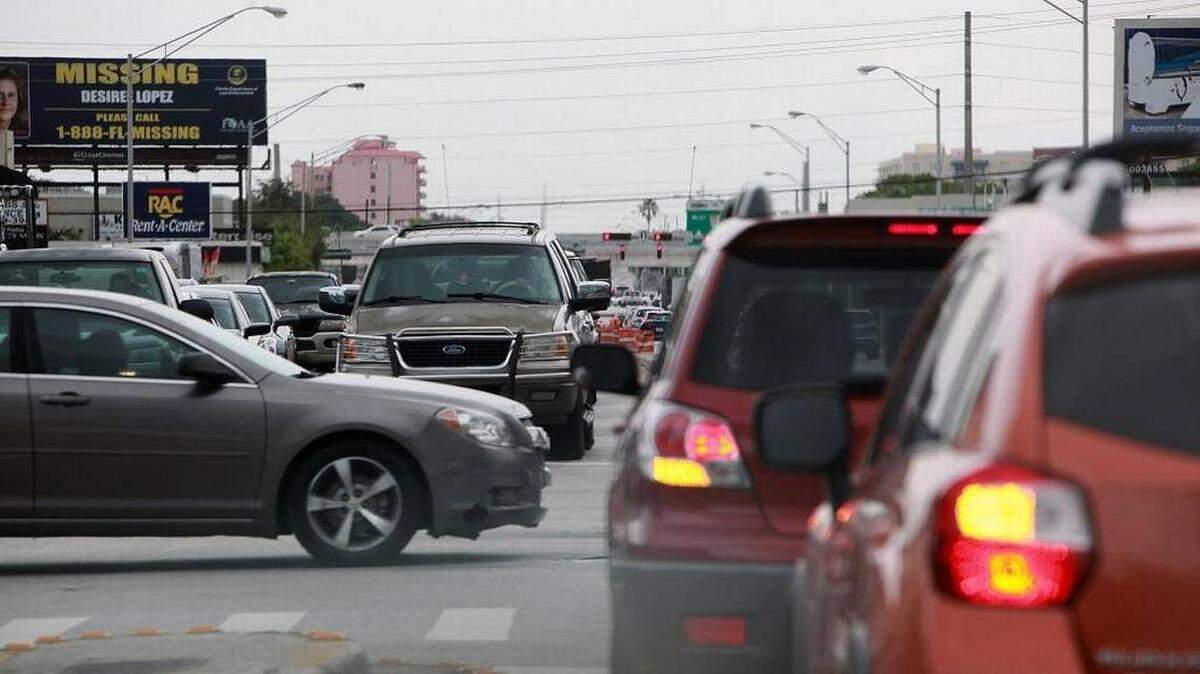Two cars use their left hand turn signals on Northwest 27th Avenue and Seventh Street in this file photo from June 3, 2017.