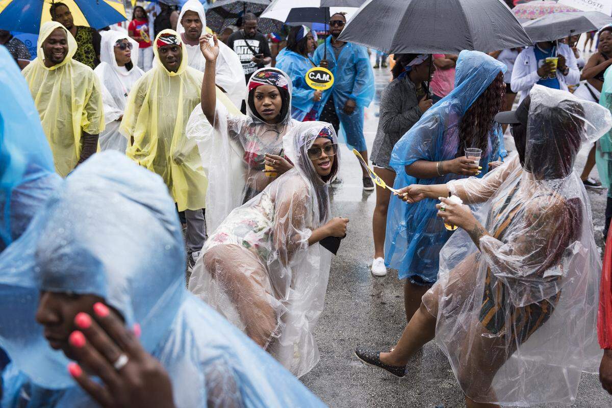 Fans of Haitian music refused to let South Florida’s wet weather prevent them from attending the Haitian Compas Festival Saturday at Mana Wynwood in Miami. The premier showcase for Haitian music and culture in the United States, the festival is celebrating 20 years.