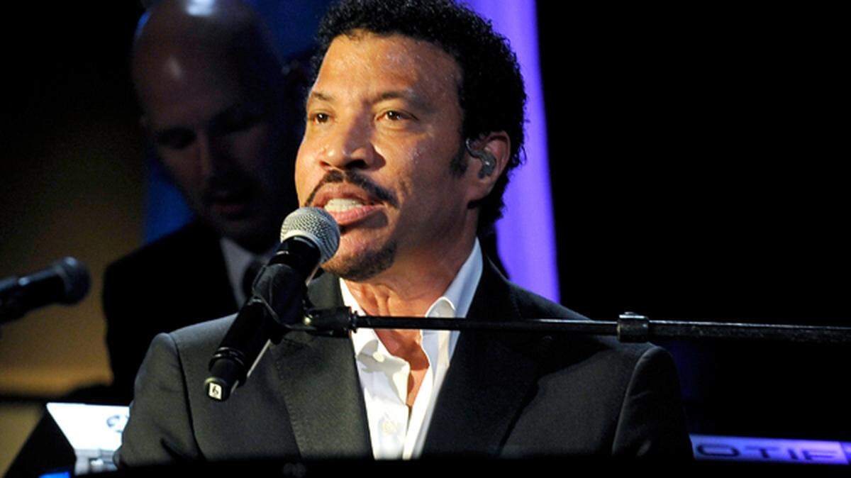 LOS ANGELES, CA - DECEMBER 08: Singer Lionel Richie performs onstage during the 2011 UNICEF Ball presented by Baccarat held at the Beverly Wilshire Hotel on December 8, 2011 in Los Angeles, California. (Photo by John Sciulli/Getty Images for UNICEF)