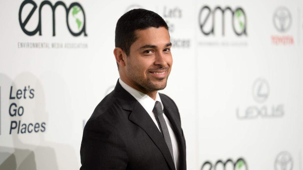 BURBANK, CA - OCTOBER 19:  Actor Wilmer Valderrama arrives at the 23rd Annual Environmental Media Awards presented by Toyota and Lexus at Warner Bros. Studios on October 19, 2013 in Burbank, California.  (Photo by Jason Merritt/Getty Images for Environmental Media Association)