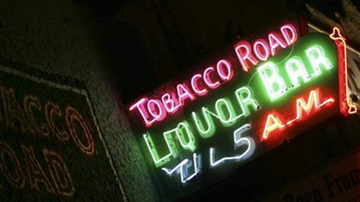 The light at Tobacco Road has stayed on for 95 years. Photo: Carl Juste/Miami.com staff