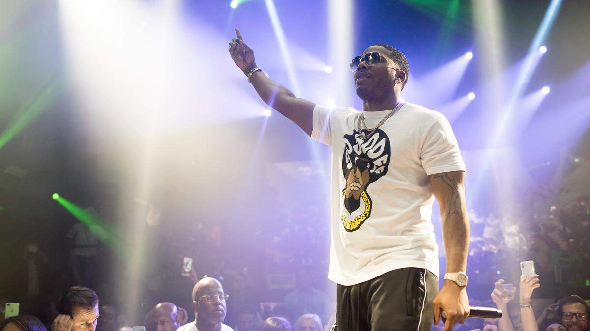 Nelly headlines the show at Pegasus World Cup in 2020.