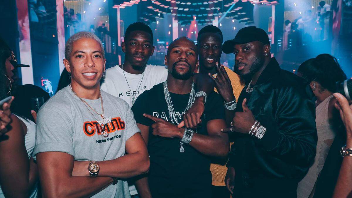 Floyd Mayweather pictured with LIV's Purple and pals