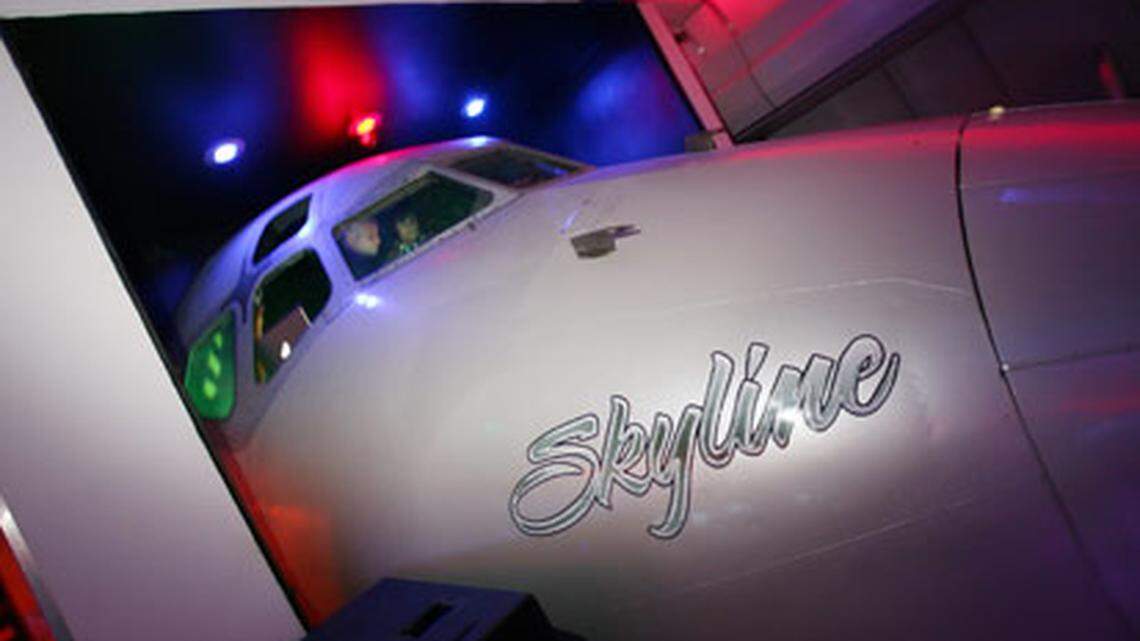 Grand opening of Skyline Bar and Lounge on Miami Beach. Photo: Jipsy