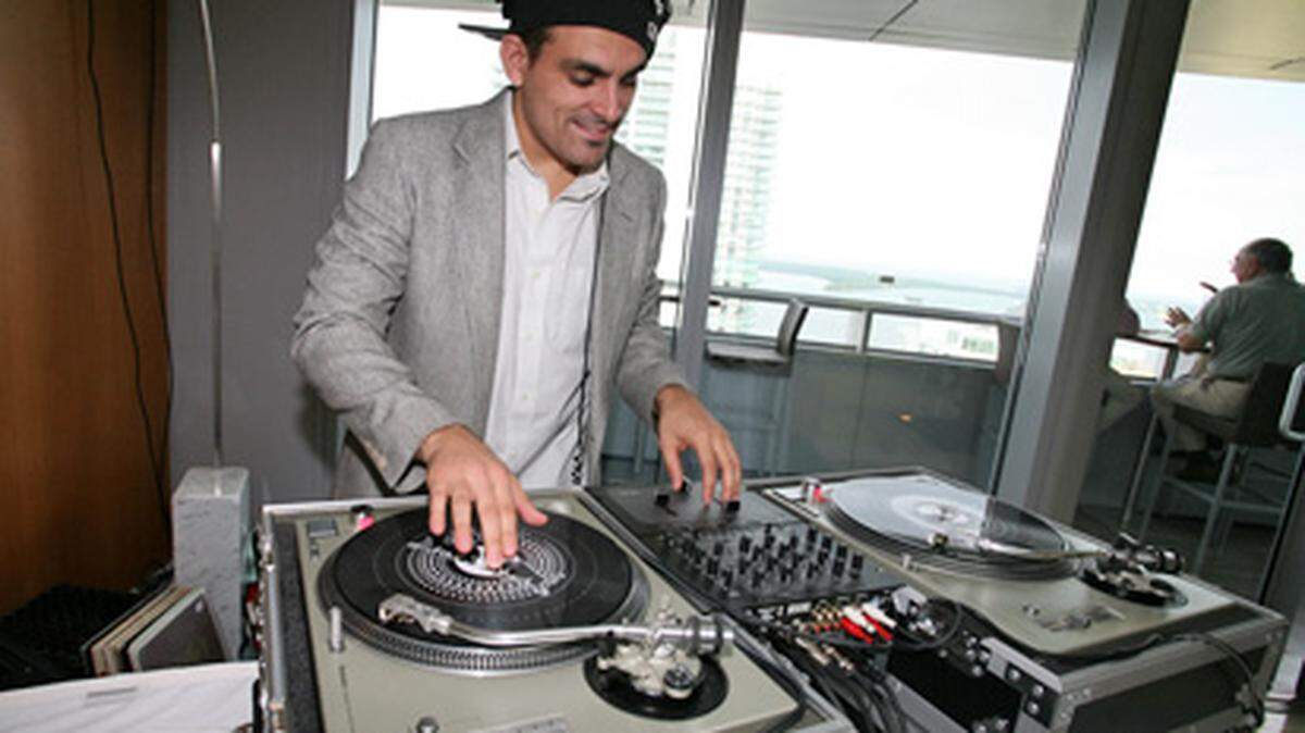 level 25's Elevated Fridays at the Conrad hotel. Photo: Jipsy.