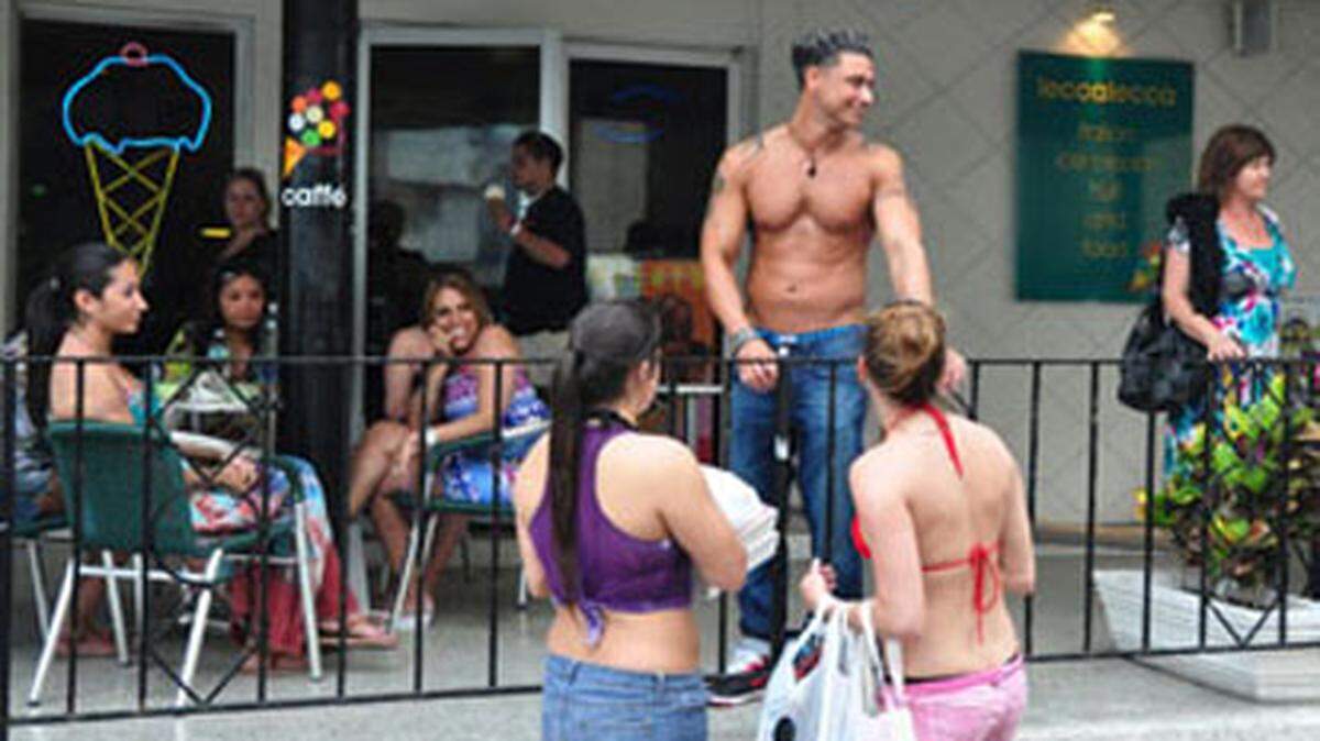 Pauly D outfront of Lecca-Lecca Gelato. Photo: Splash News and RadarOnline.com