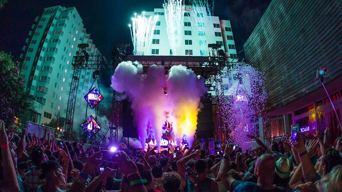 The main stage at SLS South Beach's Hyde Beach MMW parties.