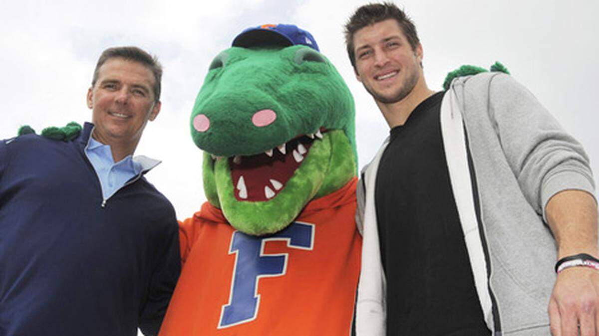 Tim Tebow, right, has not played in the NFL since 2012 when he was a quarterback. He was part of back-to-back national championship teams with the Florida Gators under head coach Urban Meyer as well as winning the Heisman Trophy.