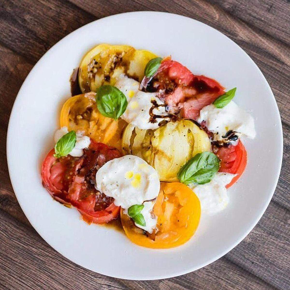 Buffalo Burrata, tomatoes &amp; fresh basil (Handout)