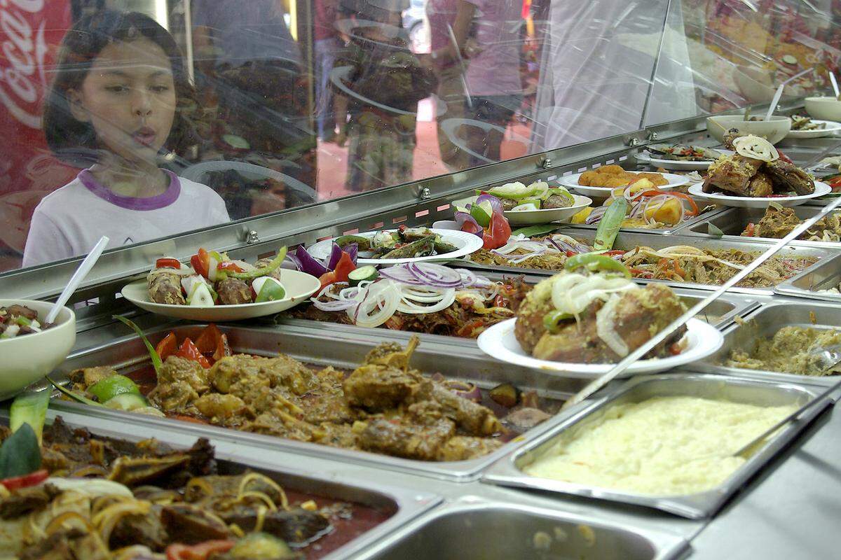 El Palacio de Los Jugos will be open Christmas Eve and Christmas Day.