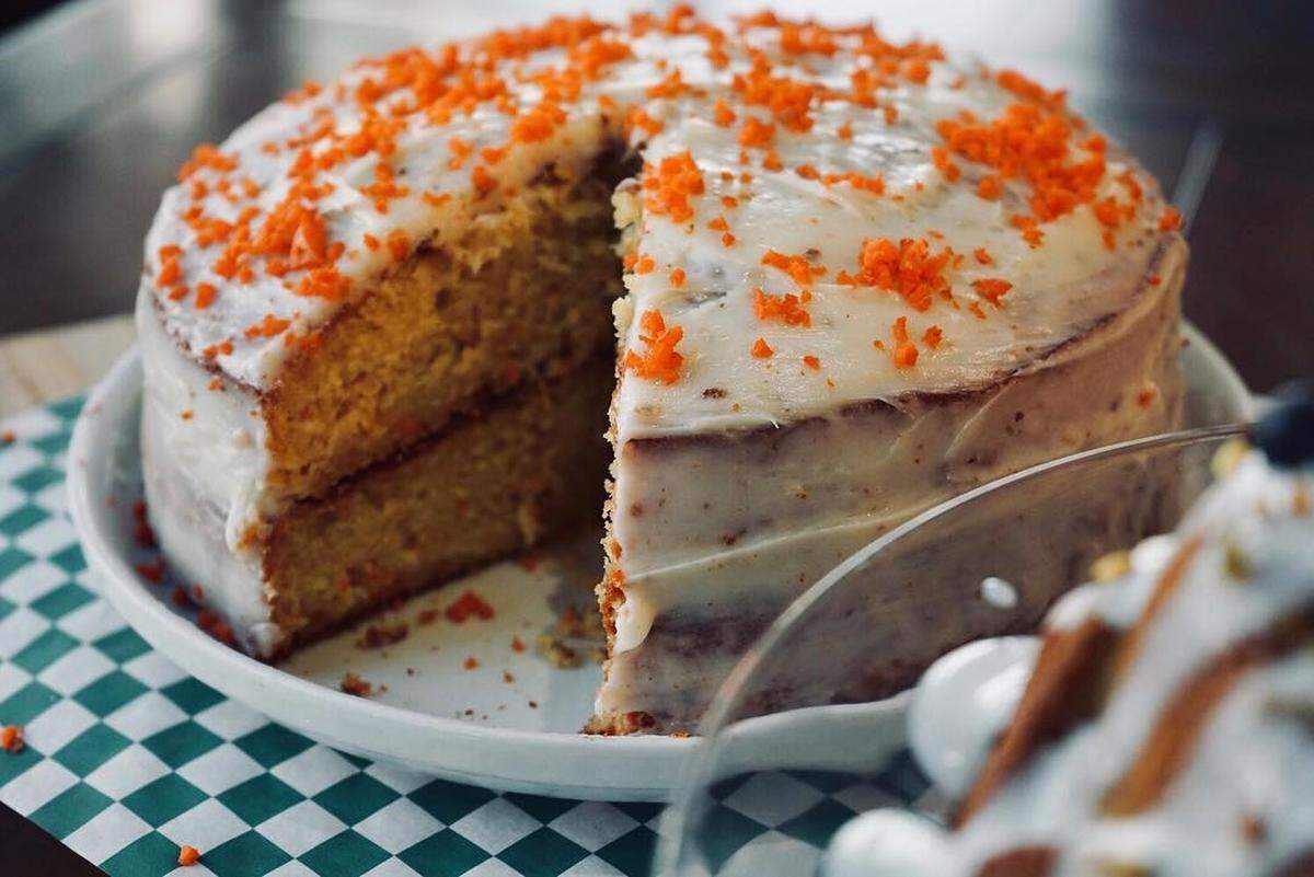 Vegan carrot cake at La Social
