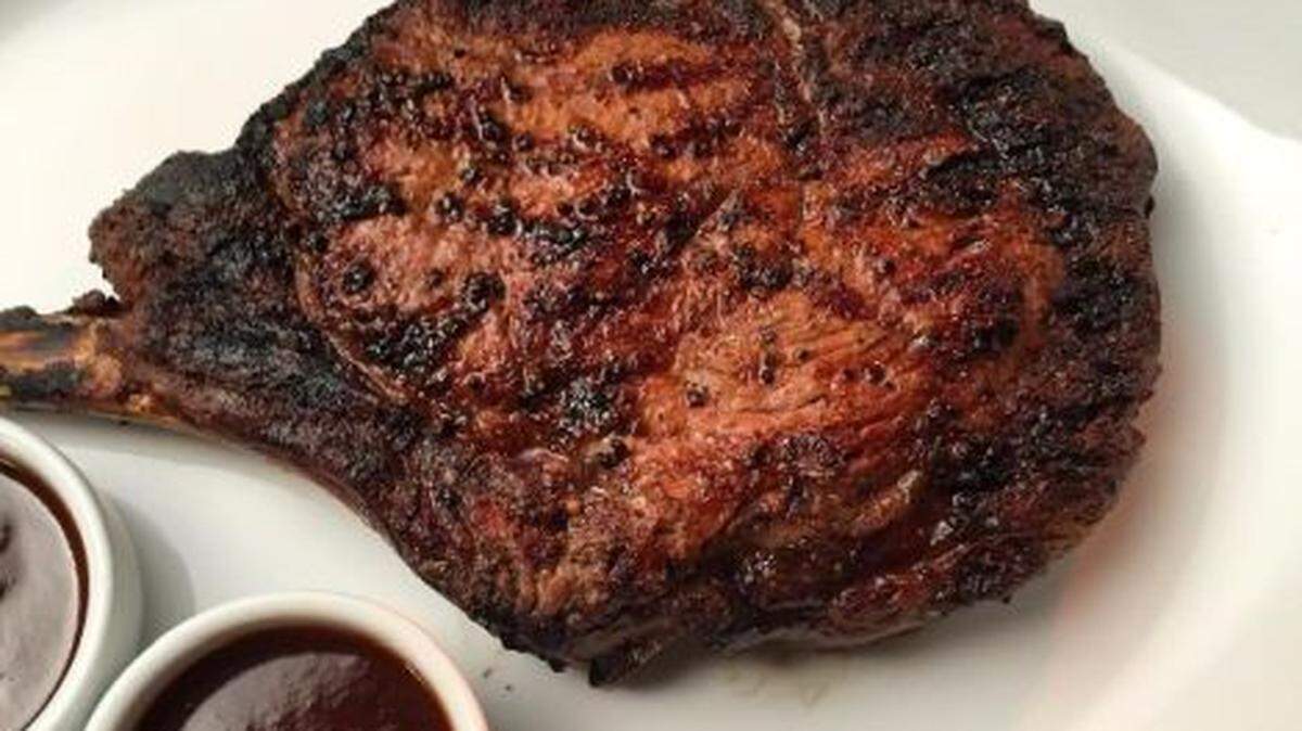 Steaks and ambiance are the fare at the new Miami STK.