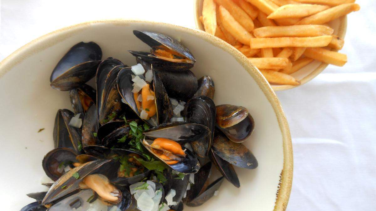 Mussels and fries at Chez Georges are the house specialty.