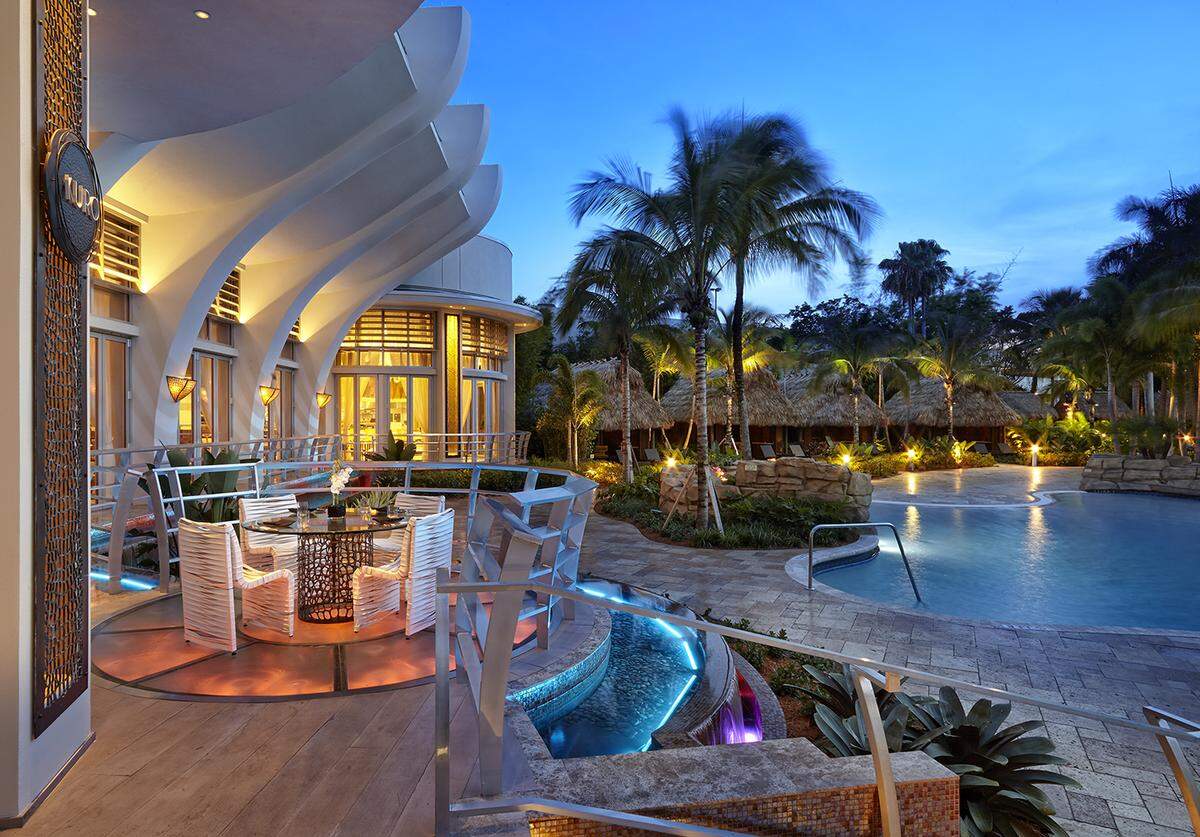 Outdoor dining at Kuro at the Seminole Hard Rock Hotel &amp; Casino. (Photo courtesy of Seminole Hard Rock Hotel &amp; Casino)