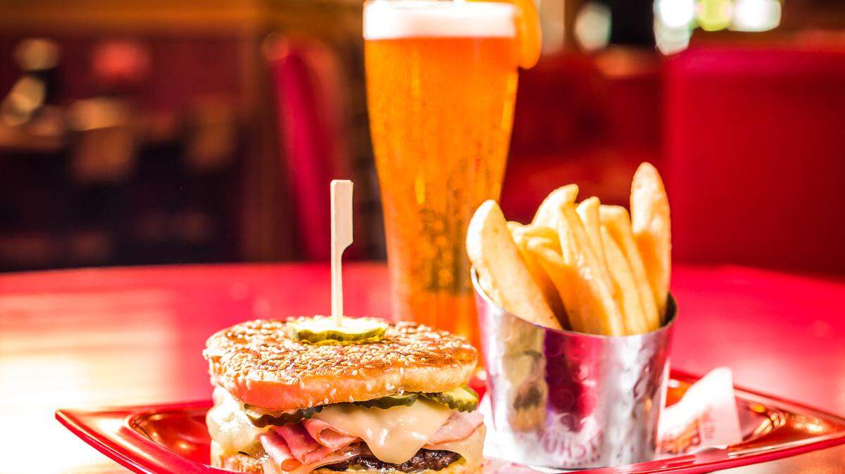 Florida International students created the 305 Burger and the IPArin India pale ale to win the Red Robin contest for cash and a spot at the South Beach Wine & Food Festival.