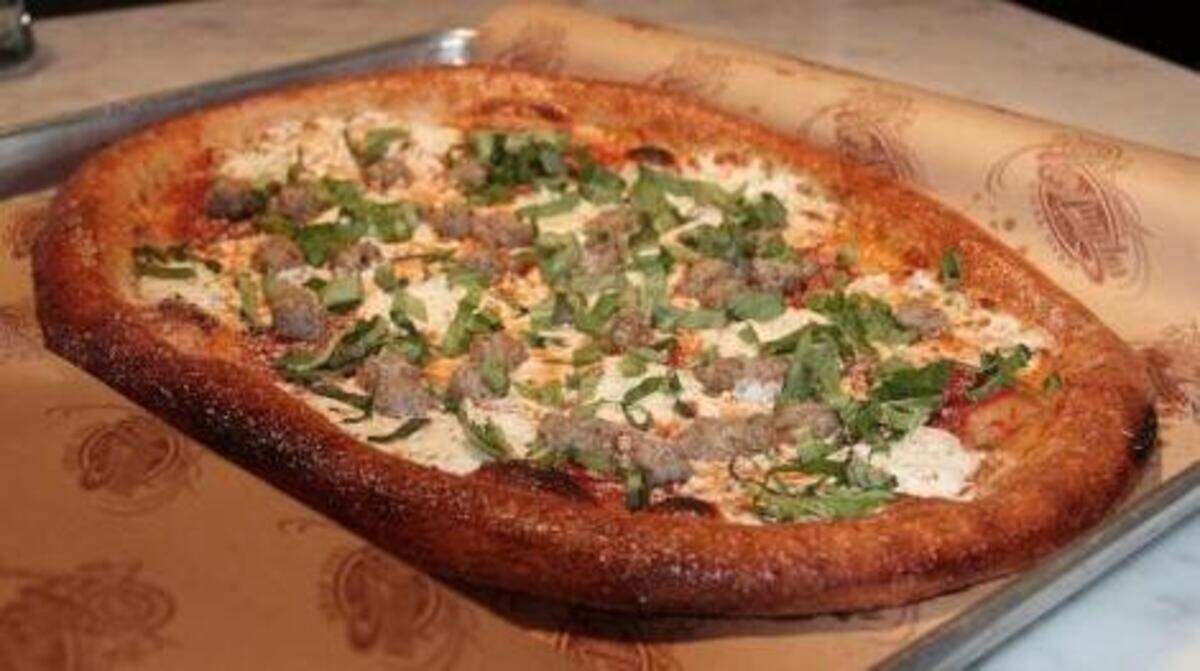 Scenes from Piola (1703 E Hallandale Beach Blvd, Hallandale Beach, FL 33009). Photos: Joshua Prezant
